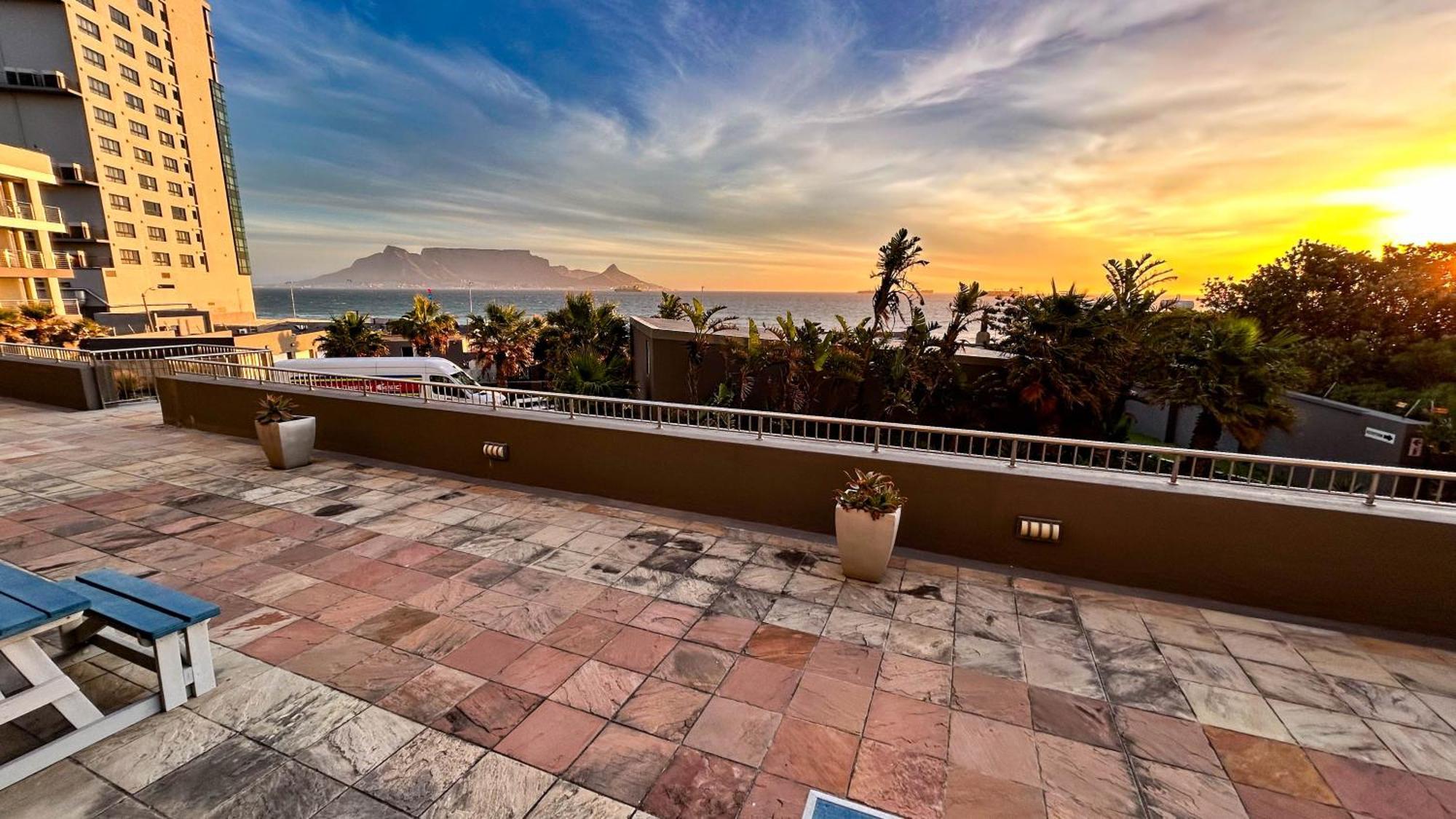Heaven On Earth - Blouberg Beachfront Self-Catering Apartment โบลแบร์กสตรานด์ ภายนอก รูปภาพ